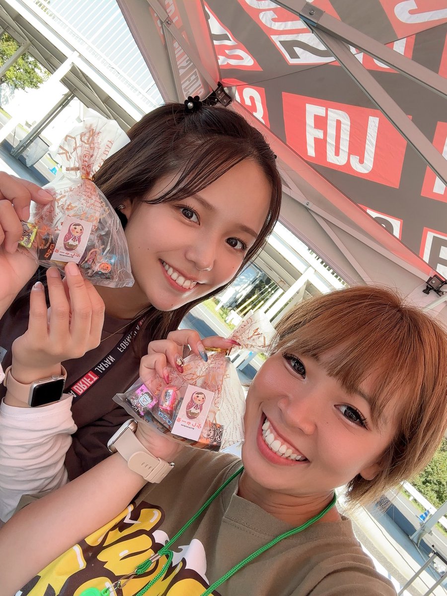 2525kuma_sy's tweet image. #FDJ2 岡山国際サーキット最終戦まもなく始まります！！
YouTubeからも応援できます★

差し入れもいただきました🥰
これ食べていしださんとショップ頑張るぞ〜😎💘
 #FORMULADRIFTJAPAN 

youtube.com/live/zX80q24Xn…