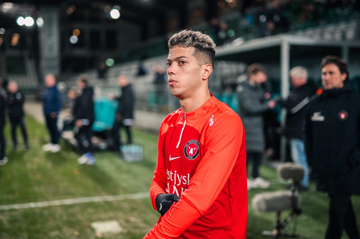 ازمة زيزو و امام عاشور فى الاهلي    حقيقه ام شائعات youtu.be/f9Vgp82KU6E?si… via <a href="/YouTube/">YouTube</a>