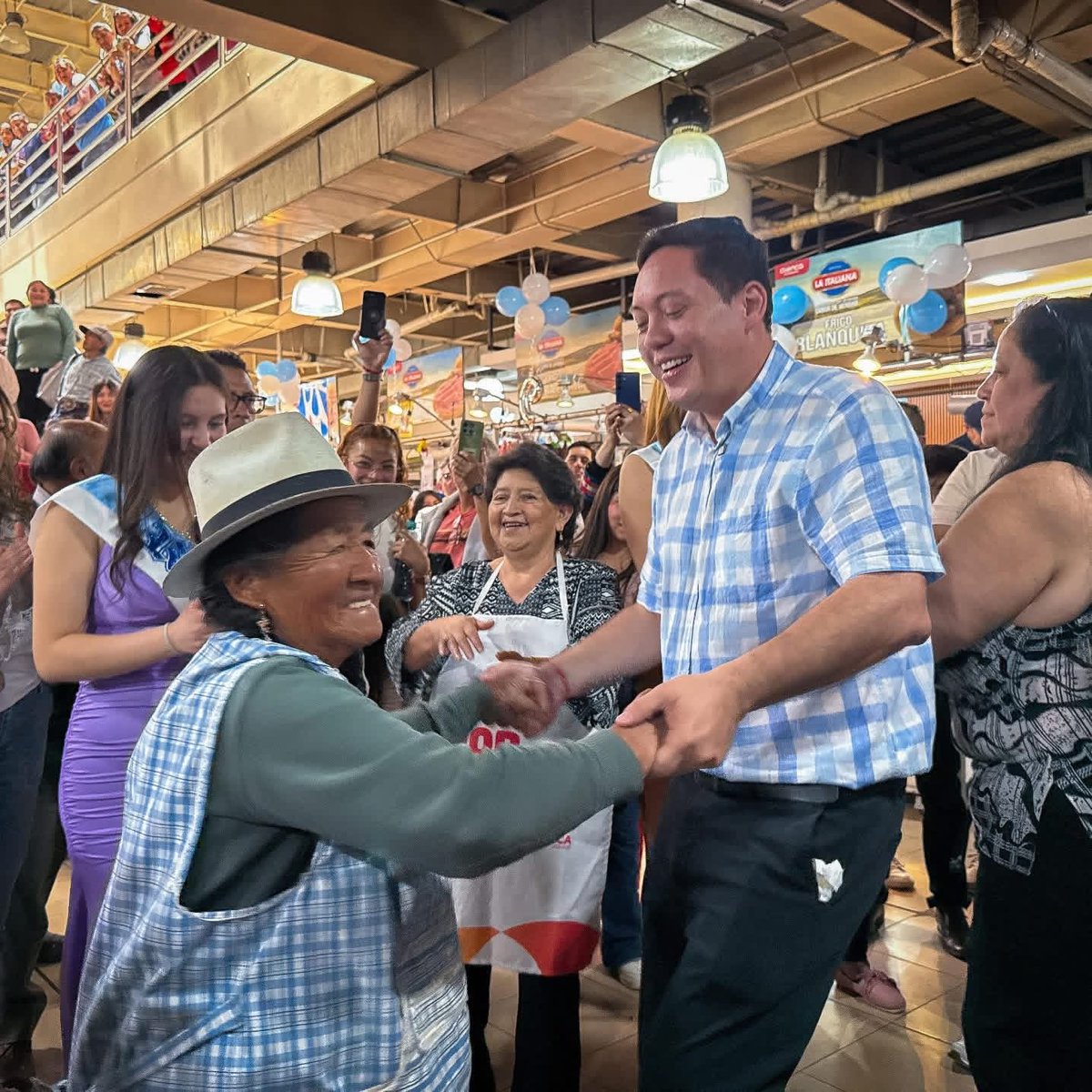 franjaInfo_Obv's tweet photo. Se inauguró la nueva zona de venta de ceviches tras su remodelación, en el marco de la sesión conmemorativa por el aniversario del tradicional centro de abastos como celebración por los 93 años del mercado 9 de Octubre
#FranjaInformativa
#NoticiasFranja
#Mercado9deOctubre https://t.co/tdHHOSIUAE