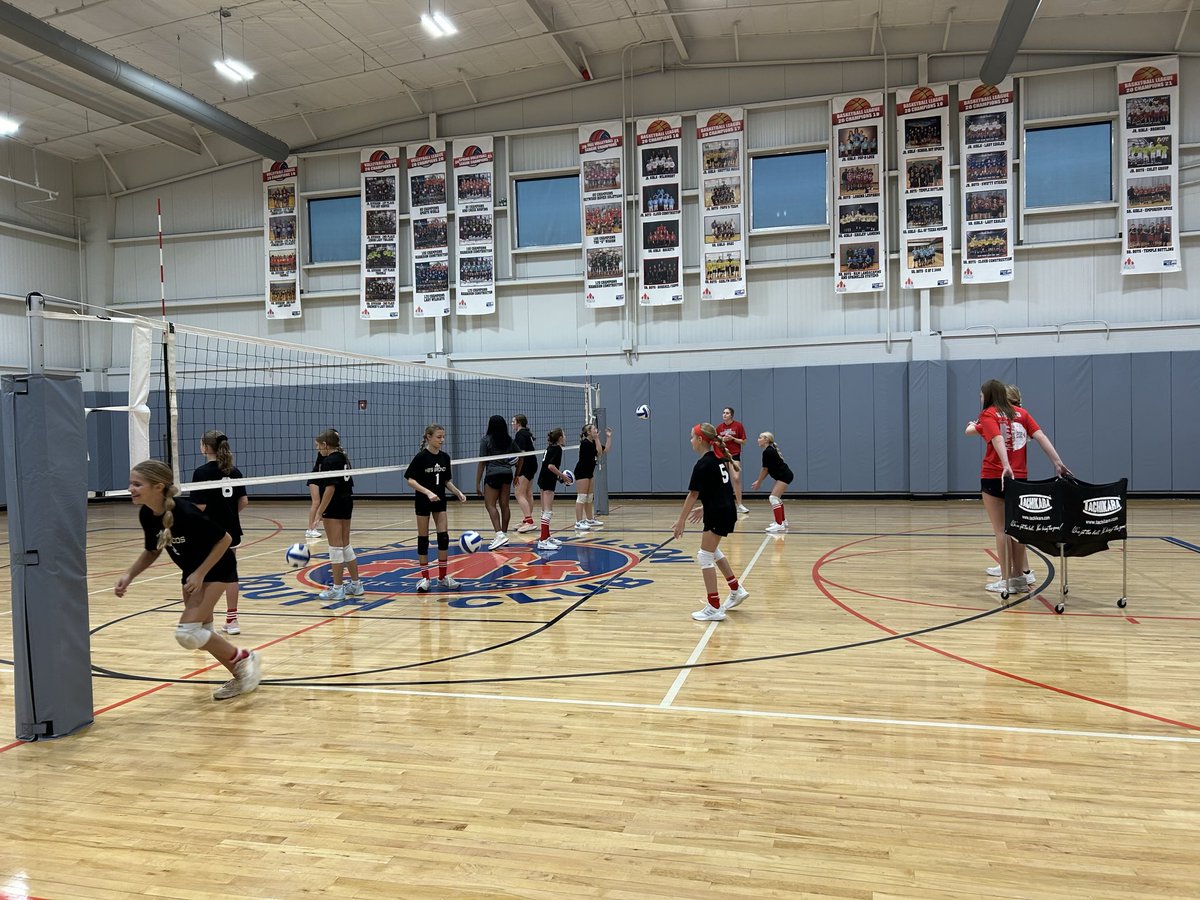 5 varsity volleyball players invested in our future Broncos!! Nia, Morgan, Ava, Kaitlyn, and Kristen helped run practice at RWYC🏐😊