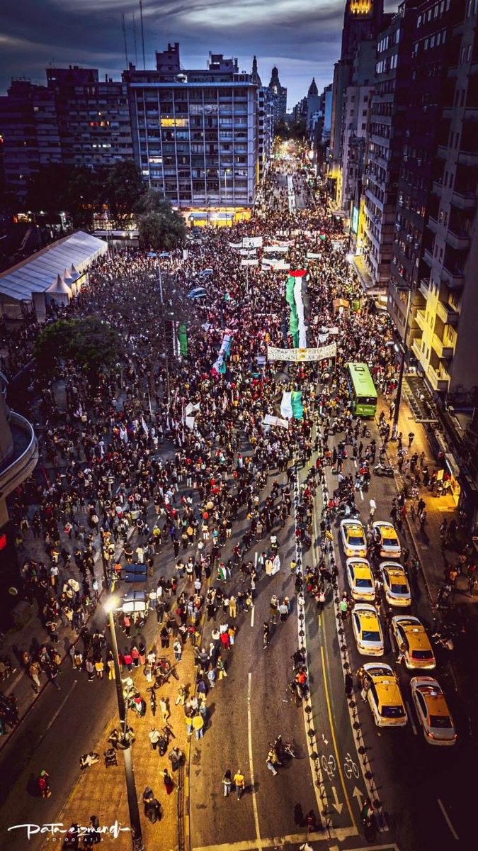 No es una guerra, es un genocidio. 
Palestina libre y rodeada de pueblo. 
🇵🇸 🇸🇩🇸🇩