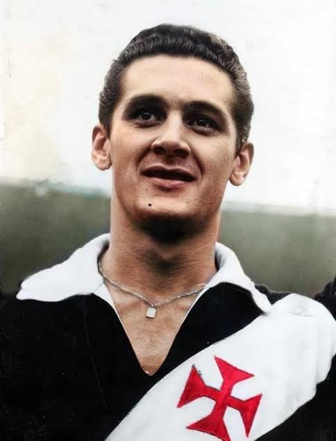 Orlando (Orlando Peçanha), um dos maiores jogadores da história do futebol brasileiro.
- Revelado pelo Vasco
- Campeão do mundo de 58
- Super-supercampeão Carioca de 58