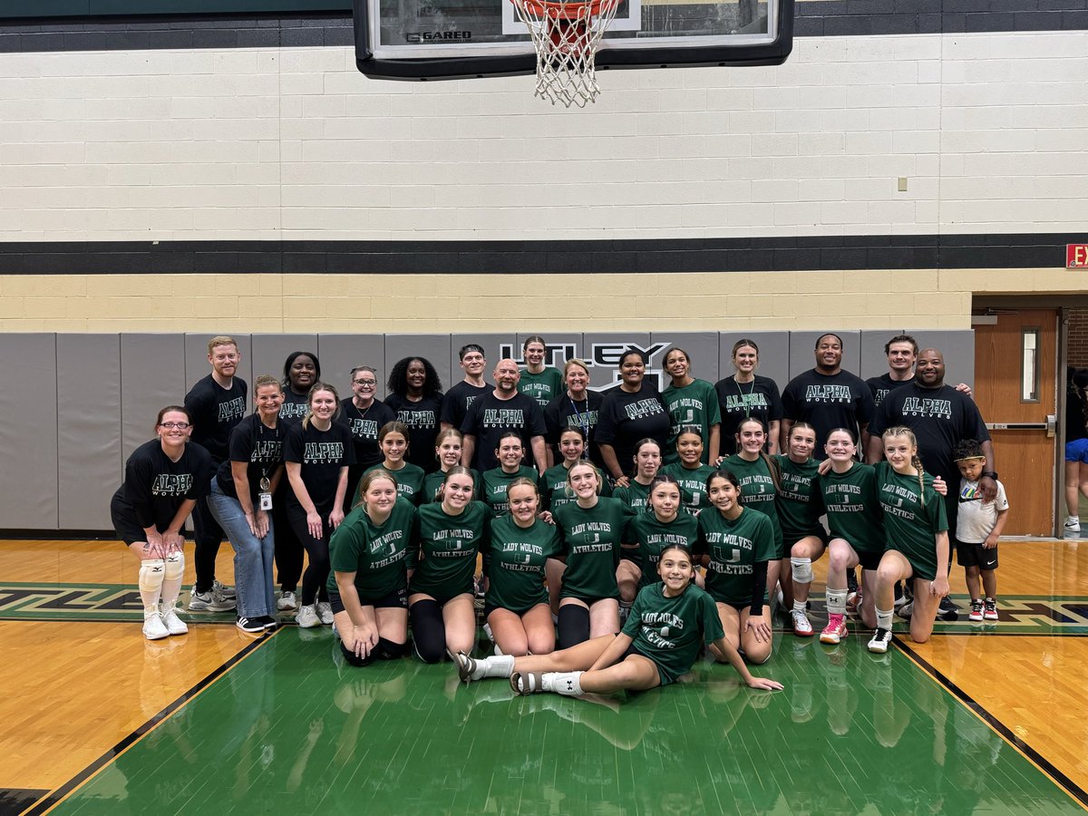 golady_wolves's tweet image. WOW!! What.. A.. NIGHT 

So thankful that we have the opportunity to do games like this with our staff and kids ❤️ 

2nd annual staff vs student games! GREAT JOB GIRLS, way to take home the wins tonight!!

#GOWOLVES 🐾