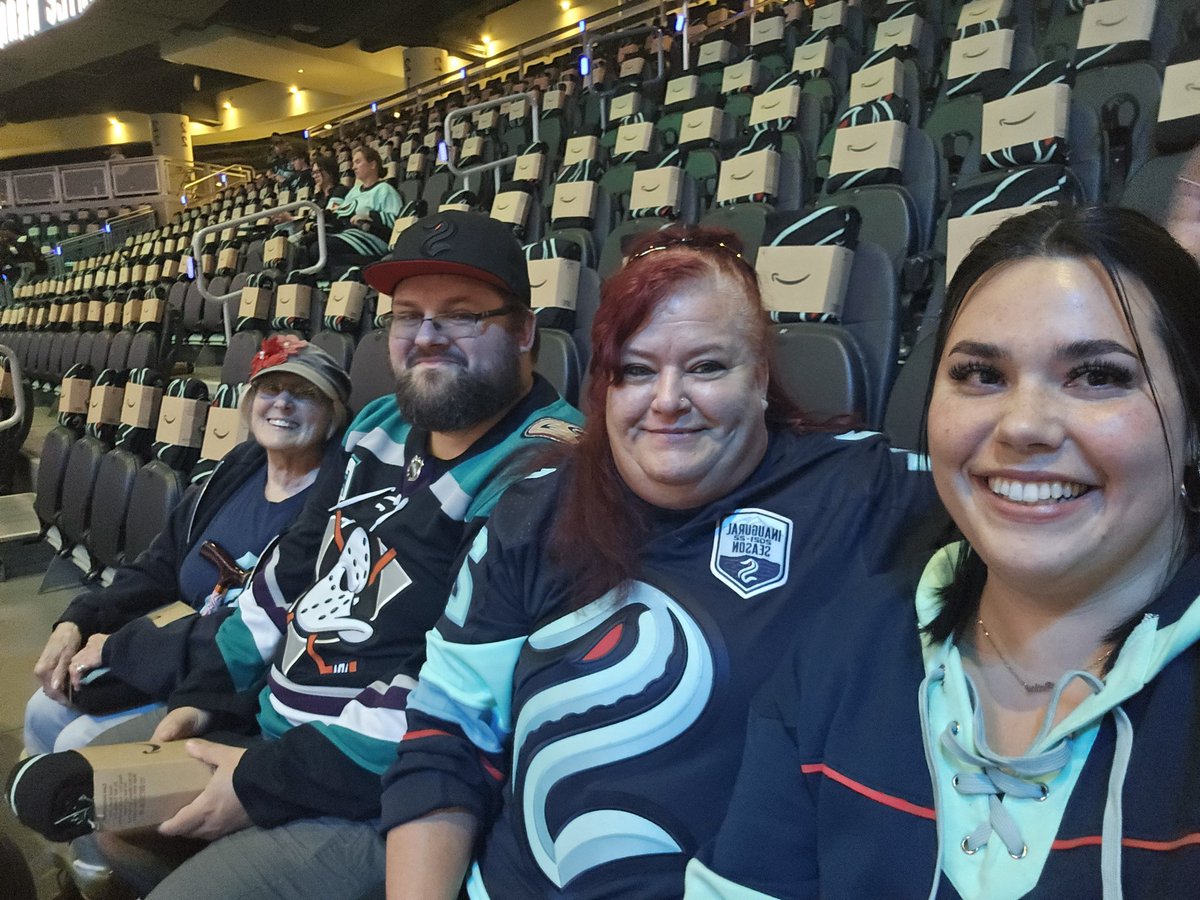 vball40's tweet photo. At the @AnaheimDucks an @SeattleKraken game for @AJSDeadsnow bday! With @baileyhiester and  Aunt.. Happy Birthday Boo!! https://t.co/KJe0fr14QE