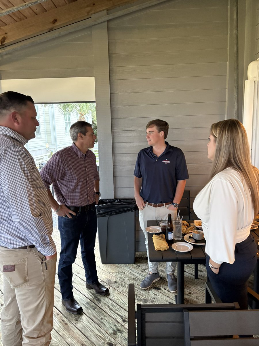 Vote_Montgomery's tweet image. Had a great night at Coastal Kitchen in St. Simons with some fantastic people. The hardworking, patriotic folks of Georgia’s First District are what make this place so special. I’ll never stop fighting for our values, our coast, and our way of life.