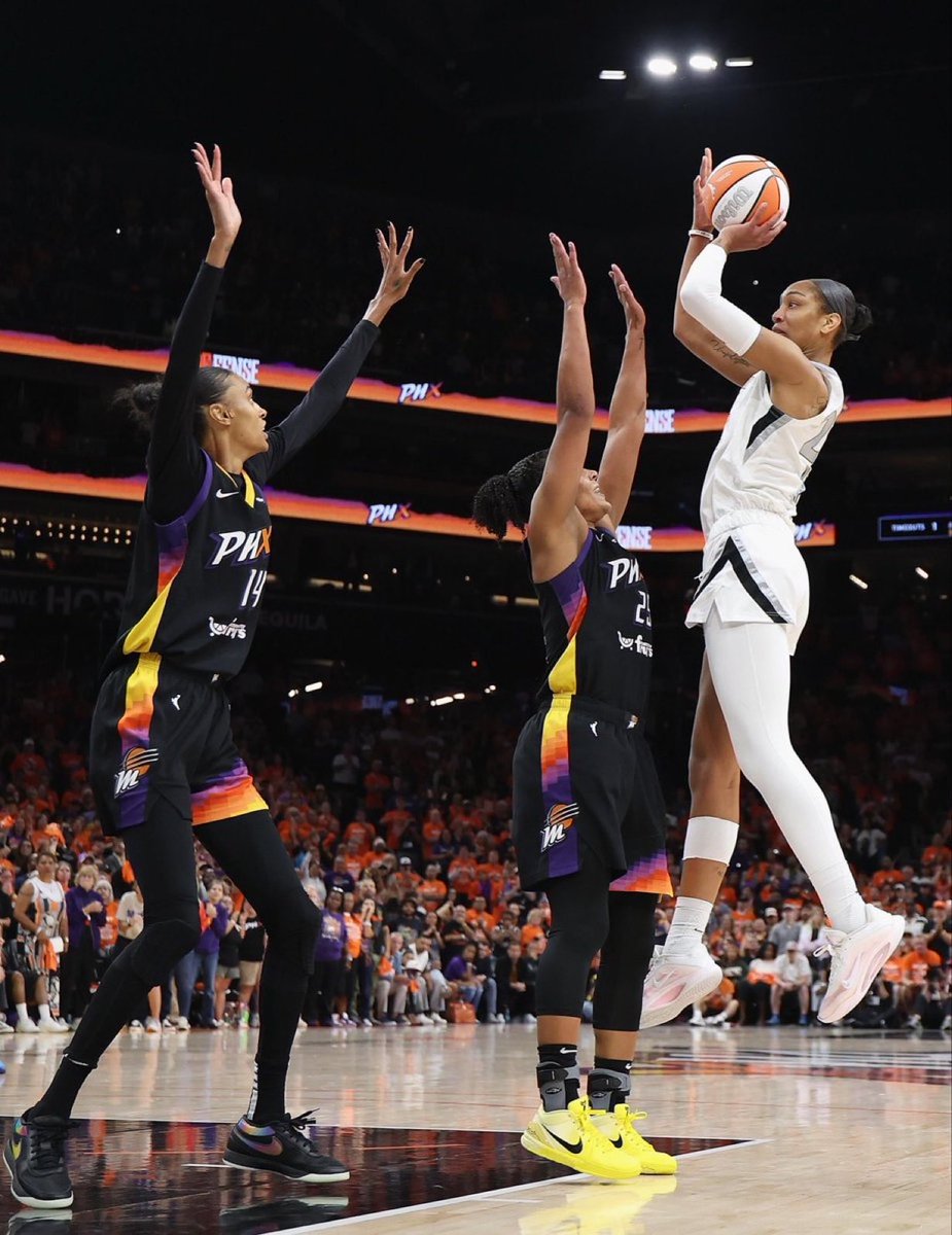 HaterReport's tweet photo. A’Ja Wilson really the greatest of all time man. A game winner in the WNBA Finals over a married couple is INSANE https://t.co/ST0gIgRQn8