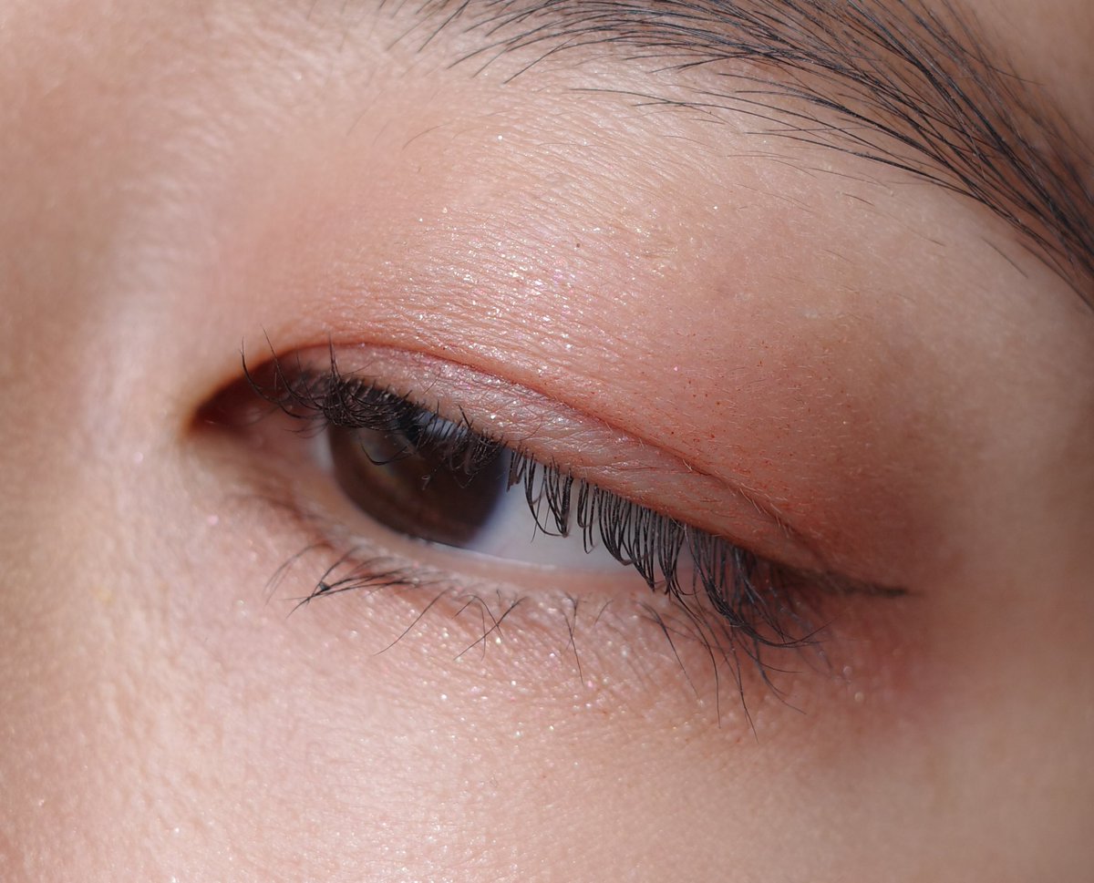 MiMC 2025 Holiday Collection symbiosis
美しい箱にセットされた、今年のホリデー。異なる個性の調和。
一部アイテムは単品での発売も。10/21発売です。

まずシームレスカラーズはテラコッタのクリームにマーブルのキラキラ。深みと軽さが重なって、指塗りで簡単に深みのあるメイクに。
【PR:MiMC】