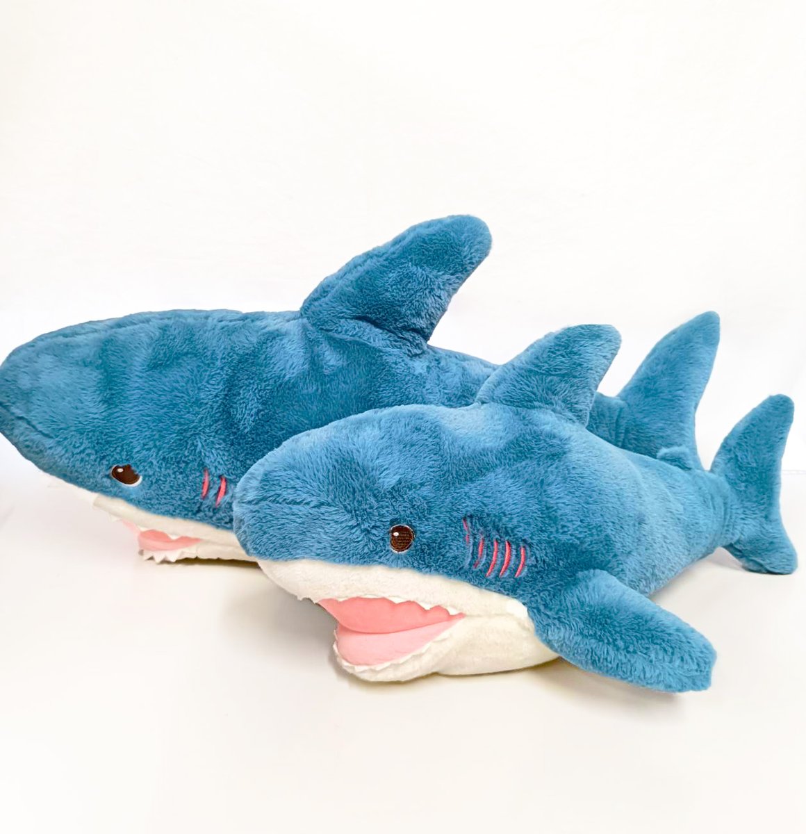 新製品案内】入荷しました！ 大きなサメくんぬいぐるみ🦈 LLサイズ(約