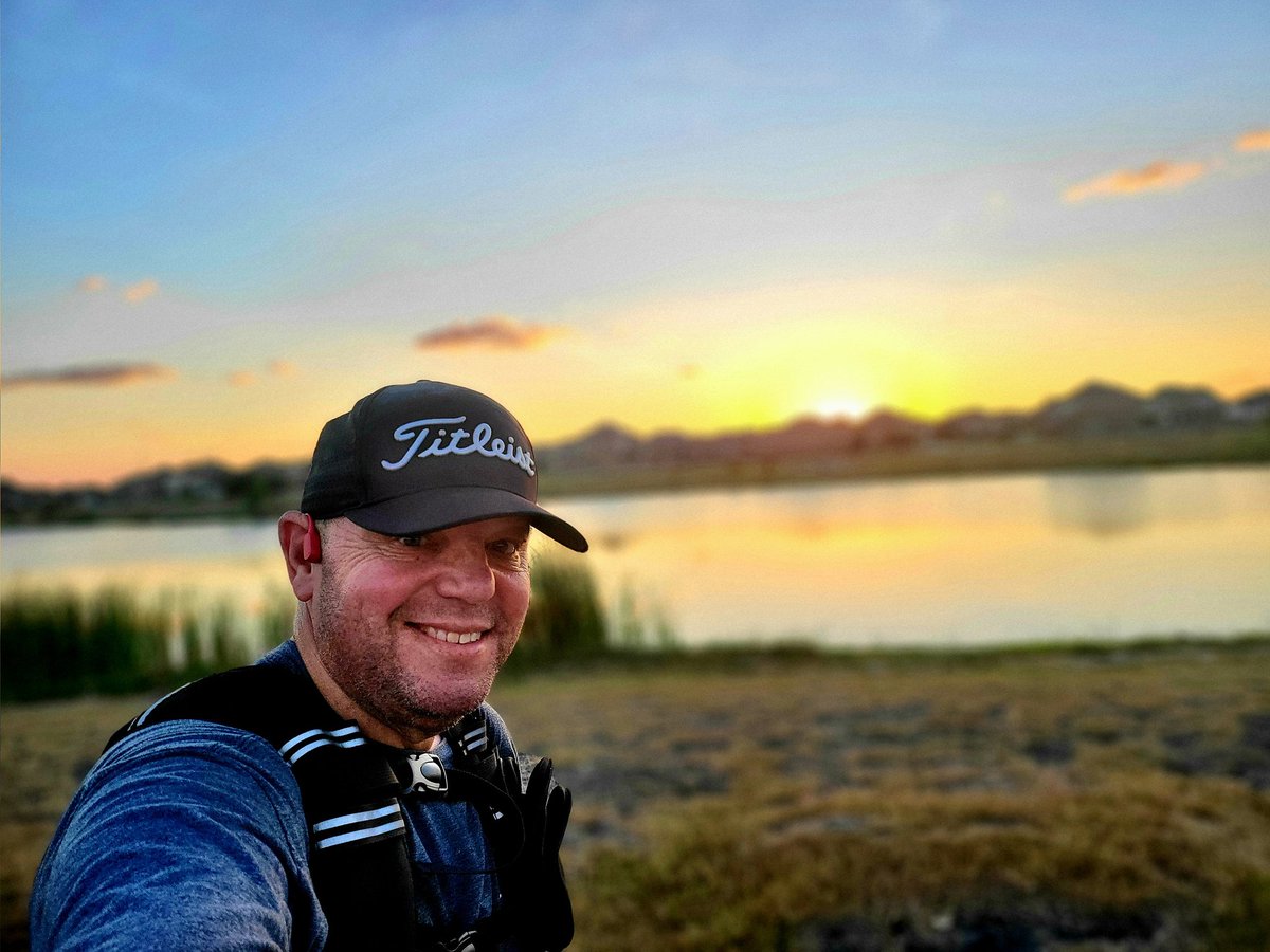 Moosepro's tweet image. Discipline Dedication Determination and Drive.
I’ll never go back to who I was that chapter’s dead.
Comfort doesn’t get you to 196. Grit does every damn day. 306 to 196 4 miles at a time.#canthurtme #KeepHammering #nodaysoff #embracethesuck #ImnotcrazyImjustnotyou #306to196