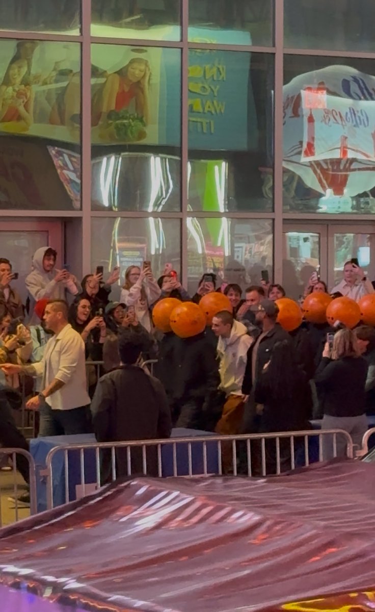 sathbabii's tweet image. just saw timothee chalamet bald headed ass w the ping pong balls around him