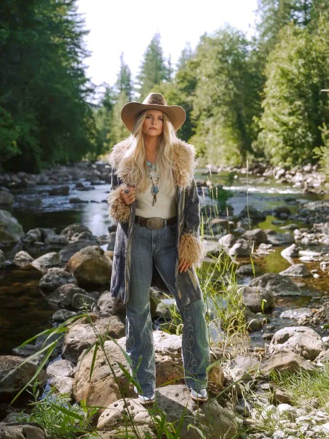 mlambertdirect's tweet image. My favorite season is whichever one lets me be outside. - with Boot Barn and Idyllwind Fueled by Miranda Lambert