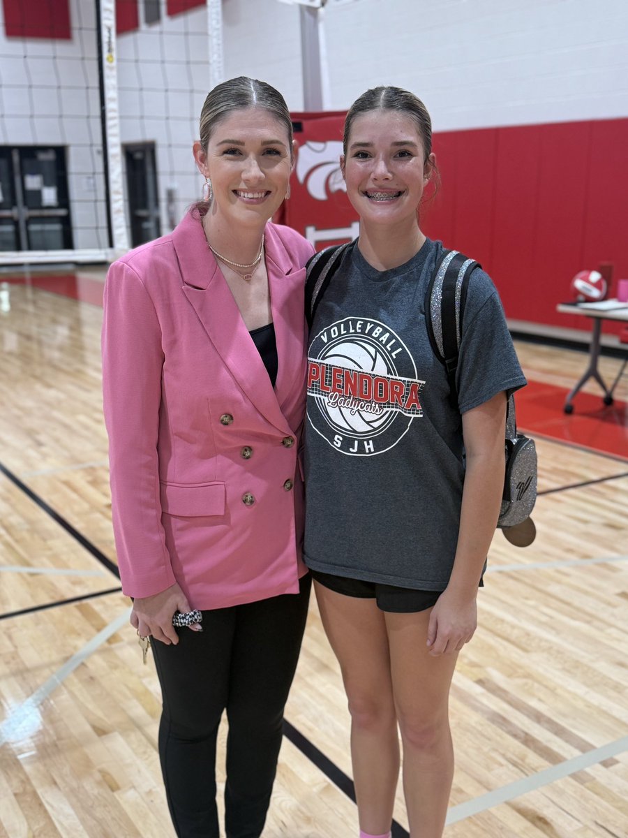 AubreeKitterman's tweet image. Came home to Tiger mail 💜💛
Looking forward to the Winter Elite Camp in December! Thank you coaches! @CoachNealPT @BethTorina @Tpleasants17  What a night! Just got home from volleyball beating our undefeated district rivals! 🔥🏐
#LSU #2030Pitcher #GeauxTigers  #SplendoraPride…