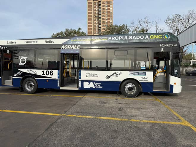 CiudadDeBondis's tweet photo. DE NACION A CIUDAD
El #Todobus Agrale #MT17 GNC que tenía la Linea 60 pasa a la #Linea106 como coche #4559.
Contexto: el GCBA puso una reglamentación donde a partir de 2027, los 0km deberán ser a GNC o eléctricos. Si bien este no es 0km, #DOTA lo manda a Capital
📸#AportesCDB https://t.co/FPZjfO6E83