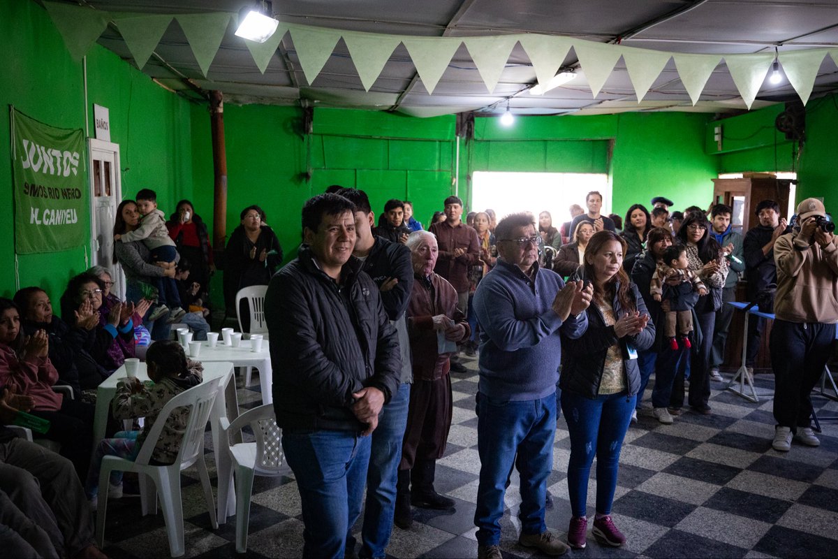 💚 EN PILCANIYEU, JUNTOS DEFENDEMOS RÍO NEGRO 

Alberto siempre cerca, para escuchar y dialogar.
Estuvo en Pilcaniyeu junto a la intendenta Daniela Cornejo y el candidato Juan Pablo Muena, compartiendo con vecinas y vecinos que cada día defienden su lugar con trabajo y esperanza.