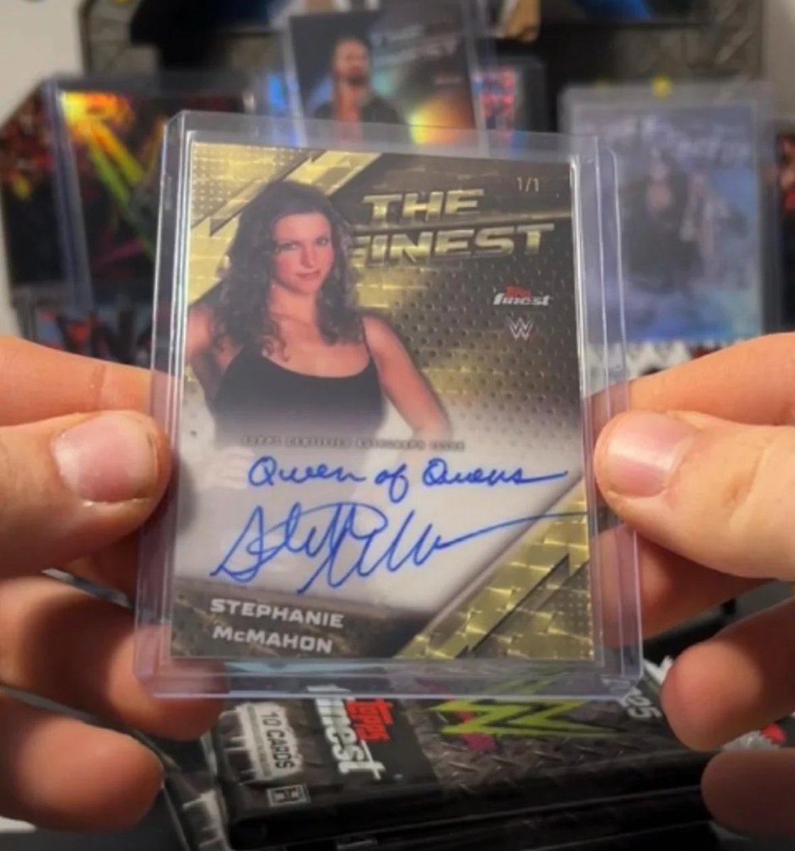I know a lot of people were hoping to pull this Stephanie McMahon 1/1 - huge card from Topps Finest!