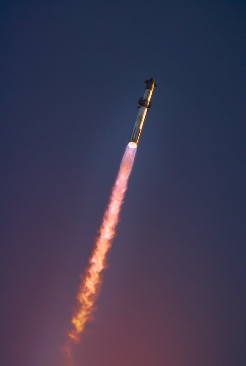 AJamesMcCarthy's tweet image. Starship flies again Monday. I’ll be there with way too many cameras.