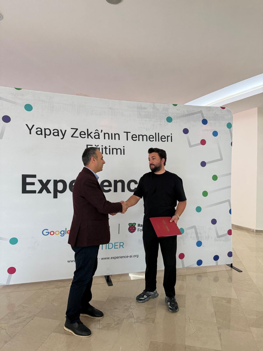 togudigiairesmi's tweet image. 📢“Yapay Zekânın Temelleri Eğitimi" Tokat Gaziosmanpaşa Üniversitesinde Yoğun İlgiyle Gerçekleştirildi.✨
Haberin detayları için 👉🏻 digiai.gop.edu.tr
@toguresmi @togudigiairesmi
#GoogleDeepMind #RaspberryPiFoundation #BTİDER #togudigiairesmi