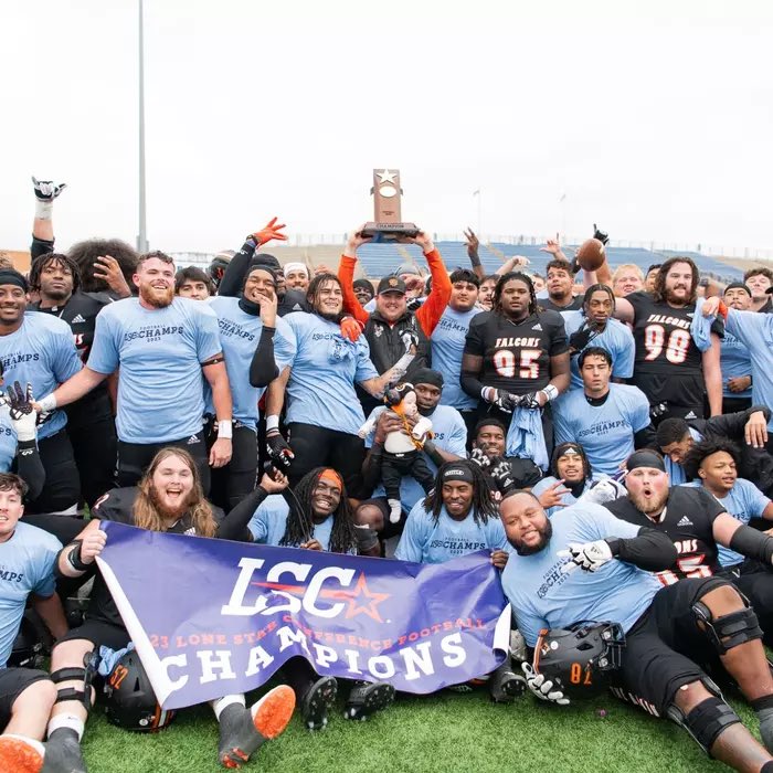 #agtg After a great call with <a href="/MikeBabcock44/">Mike Babcock</a> I am extremely blessed to receive an offer to <a href="/UTPBFootball/">UTPB Football</a>!!
<a href="/CoachGerm/">🅿️aul Germinaro</a> <a href="/MHanshaw7/">Matt Hanshaw</a> <a href="/RonTBAOL/">Ron Sowers</a> <a href="/PinnaclePioneer/">PINNACLE FOOTBALL 🅿️🏈</a>