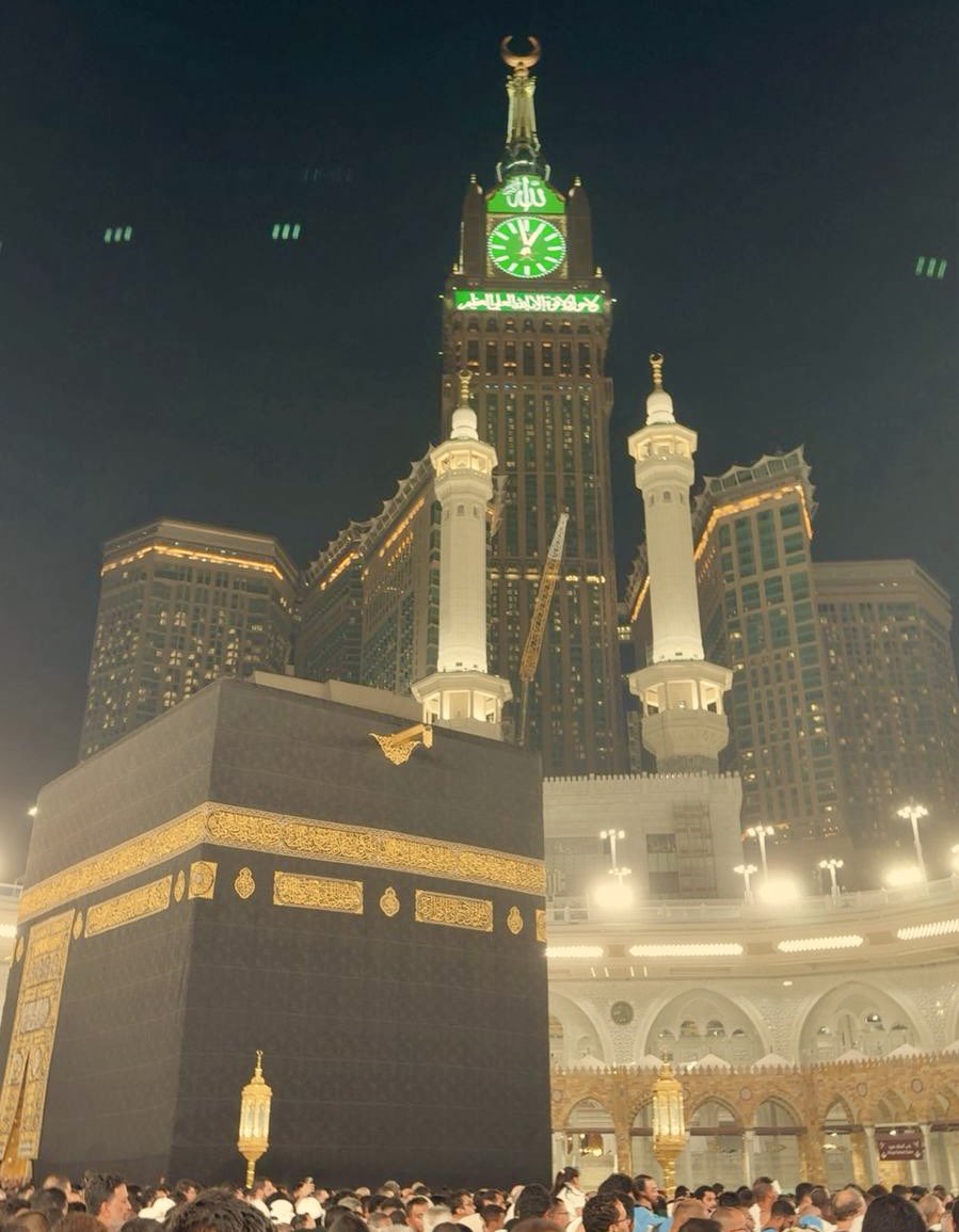 اللهم من أمام بيتك الحرام، نسألك أن تغفر لـ #غلا_عبدالله_العيسى ، وترحمها برحمتك الواسعة، وتنوّر قبرها، وتجعله روضةً من رياض الجنة، اللهم اجعلها في مقعد صدقٍ عند مليكٍ مقتدر، واجمعنا بها في الفردوس الأعلى يا أرحم الراحمين