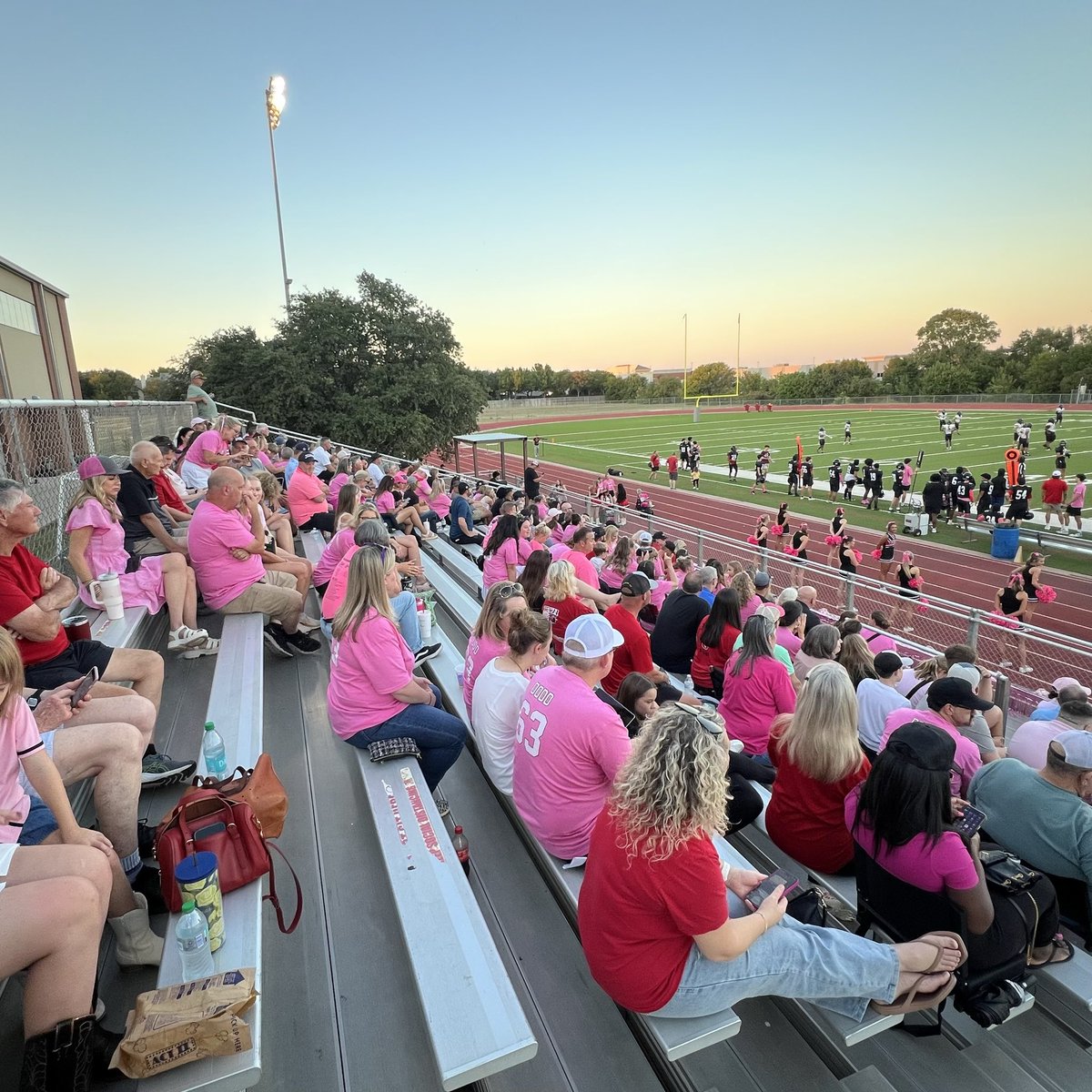 The JV Pink Out game was a big success with a Panther win over Everman, 39-18! A huge thank you to the Cheerleaders, Pantherettes, Percussion Team, and all the fans who came out to support Cash and the Dodd This win was for something bigger than just the game! 🩷🐾