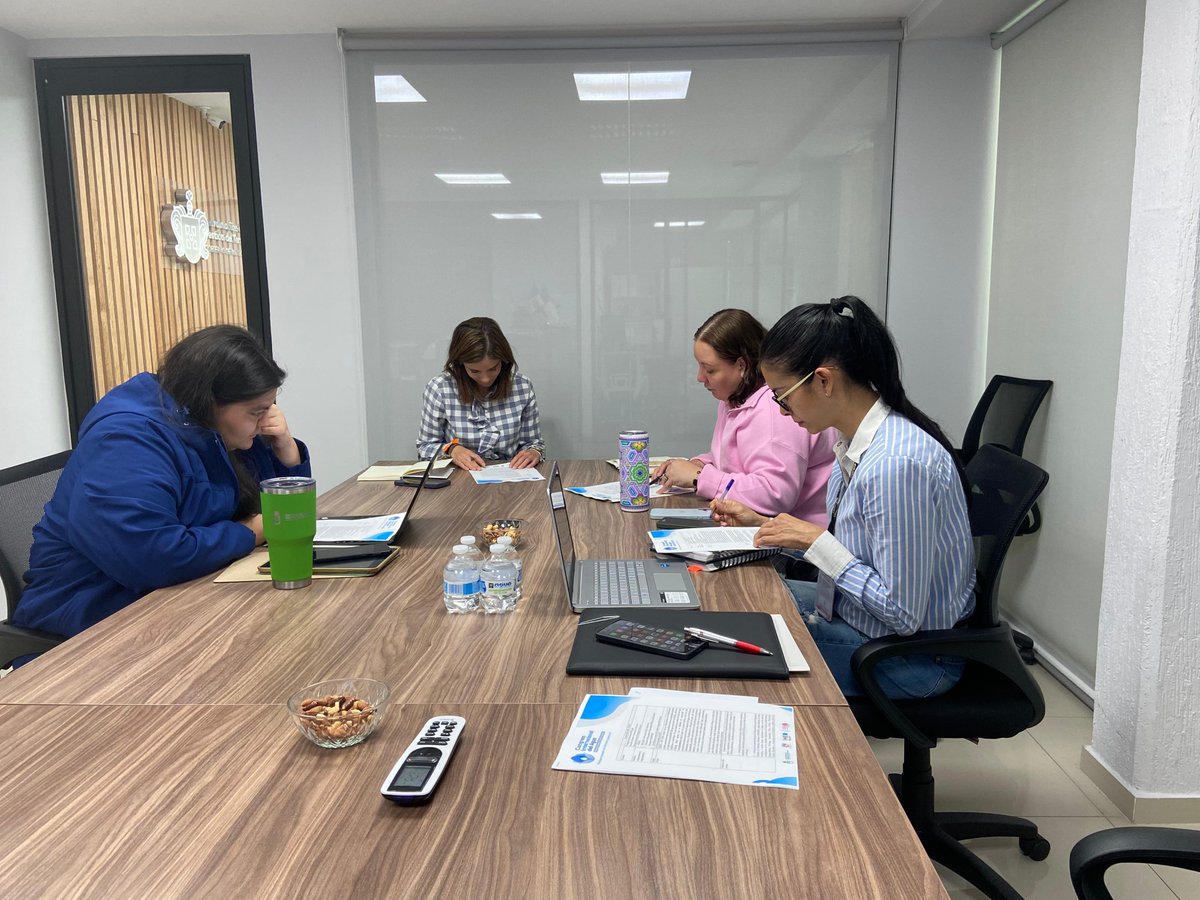 🤝Trabajamos en un proyecto a favor del derecho humano a un medio ambiente sano 🌎🌱💦 y de la gestión sostenible de los recursos hídricos en nuestro estado.

La presidenta de la #CEDHJ, Luz del Carmen Godínez González, y la cuarta visitadora, Katya Rico, sostuvieron una sesión