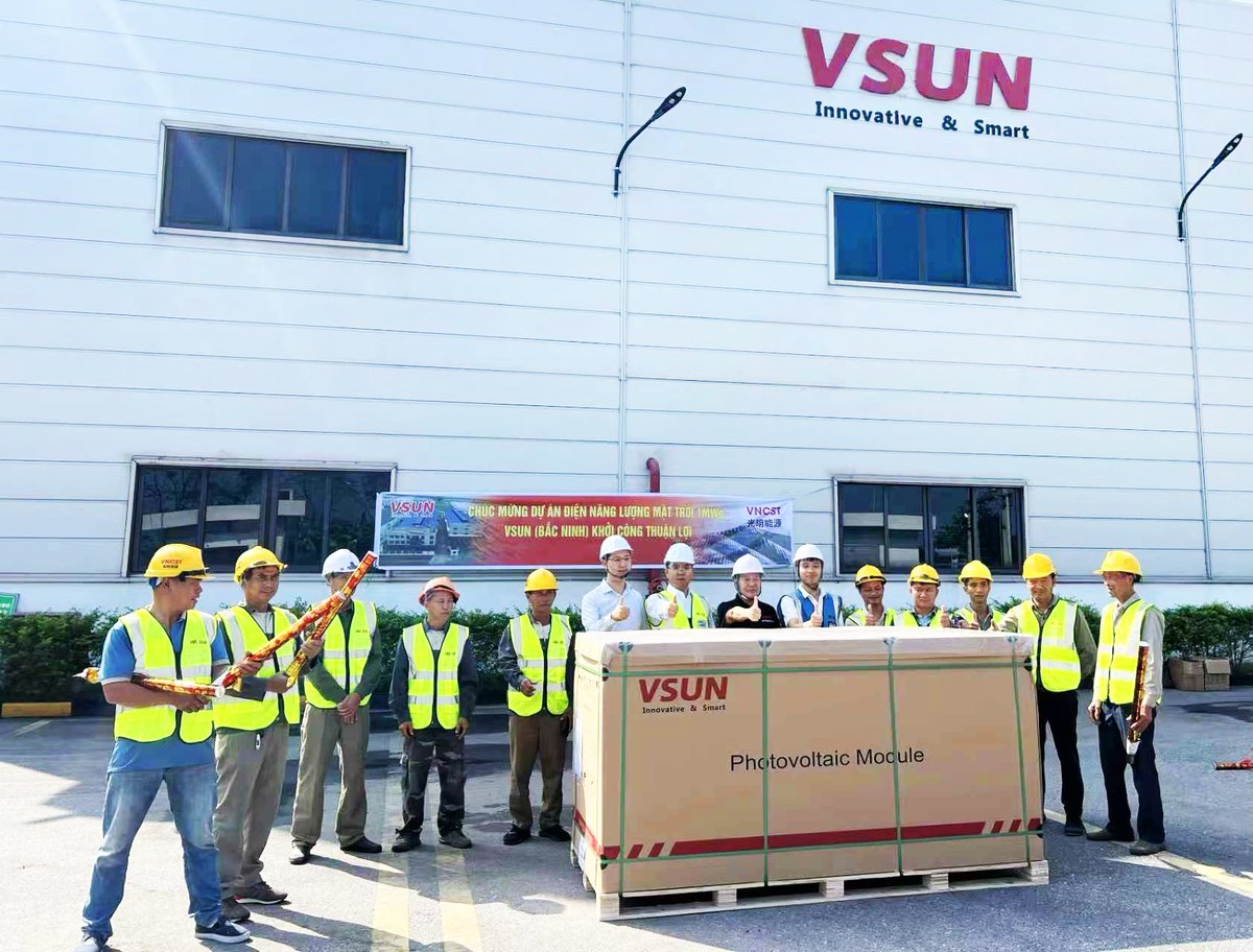 vsun_solar's tweet image. VSUN Vietnam factory goes greener! Our rooftop solar project is now under construction in Bac Ninh, delivering both environmental and economic value.

#VSUNSOLAR has been committed to providing green, clean energy for the world🌞.

#Sustainability #SolarEnergy #RenewableEnergy