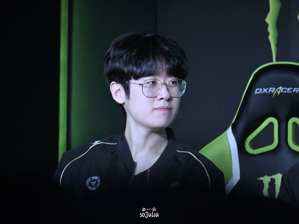 251008 FAN MEETUP x Monster energy

🐽뭘 보고 있는 거야...?

#Zeus #제우스 #최우제