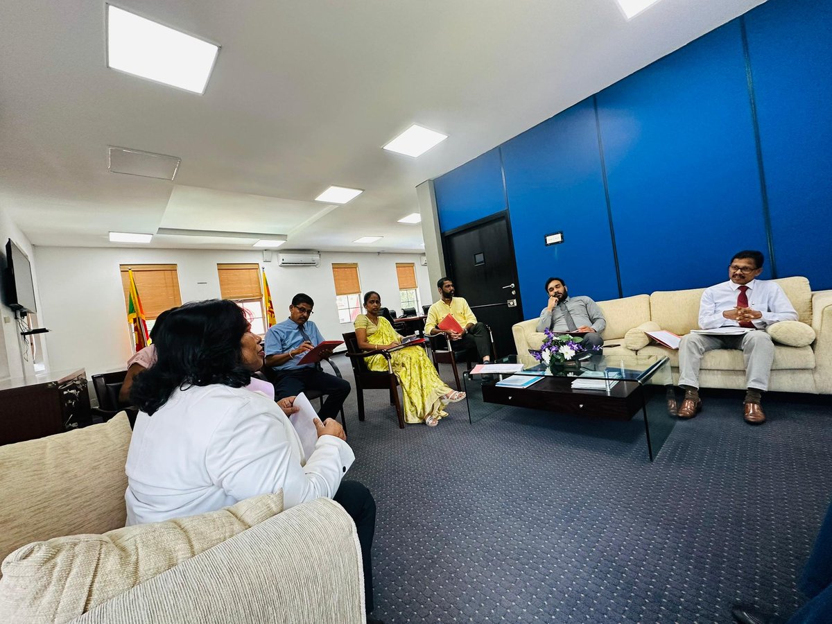 myAibd's tweet image. Productive engagement in Colombo 🇱🇰
Ms Philomena Gnanapragasam, AIBD CEO and team had the privilege of meeting senior officials at the Ministry of Mass Media, Sri Lanka, including Mr. H.S.K.J. Bandara, Director General of Government Information. 
🤝📡 #AIBD #MediaDevelopment