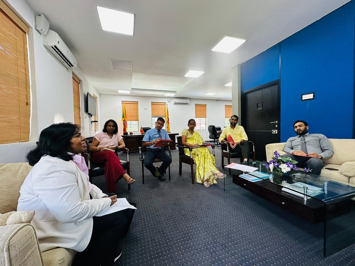 myAibd's tweet image. Productive engagement in Colombo 🇱🇰
Ms Philomena Gnanapragasam, AIBD CEO and team had the privilege of meeting senior officials at the Ministry of Mass Media, Sri Lanka, including Mr. H.S.K.J. Bandara, Director General of Government Information. 
🤝📡 #AIBD #MediaDevelopment