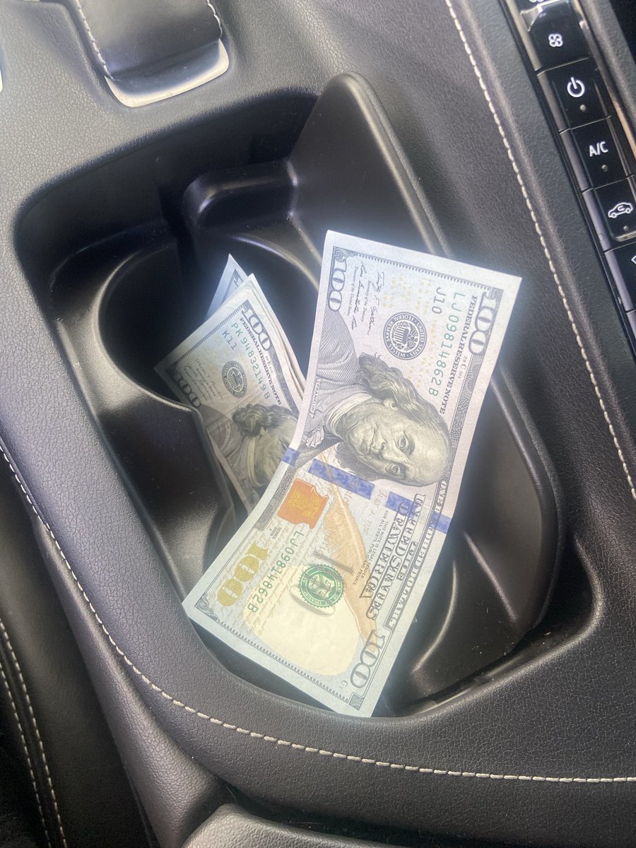 GERMAN20520's tweet photo. Me anda estorbando este dinero y le vamos a regalar a mis Azules que nunca han ganado nada! Entrega de premios antes del partido de la Máquina Cementera de la @CruzAzul vs @ClubAmerica para la botana y sus respectivas cervezas. 
¡PENDIENTES!
@CruzAzul 
🙏🏼💙💙💙💙💙💙💙💙💙🙏🏼 https://t.co/c81B7aPVtX