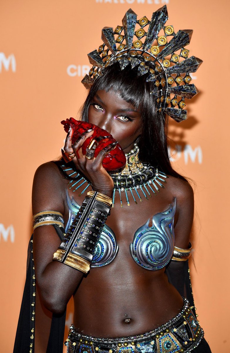 horrorsthetics's tweet photo. anok yai as queen akasha from queen of the damned for halloween, 2023. https://t.co/7NoBOyTjRM