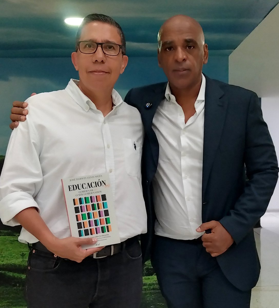 Hoy acompañando a nuestro amigo, el profe Jose <a href="/darwinlenis/">Jose Darwin Lenis Mejía, Ph.D</a>, en el lanzamiento de su nuevo libro.

#Cali #UnTalVillani27 #ValleDelCauca