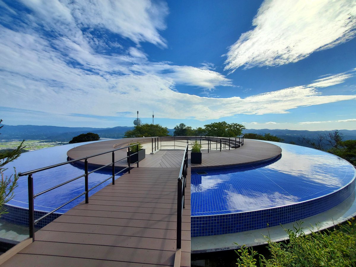 10/10
『フォレストウォーク』は、緑あふれる自然豊かな空間で木漏れ日が心地よい癒しスポットです。これからの季節は、葉の色が少しずつ変わるのも、見ごたえあります。平日は前日までにご購入いただくとお得なオンライン前売り券も好評販売中です