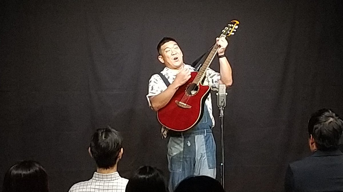 soborotamari's tweet image. 昨日は新橋で、サンフラワーBちゃんさんに誘ってもらった「ロングネタバケーション」でございました
二十歳から還暦まで幅広い年齢層の芸人が入り乱れる老若男女ライブでした!!