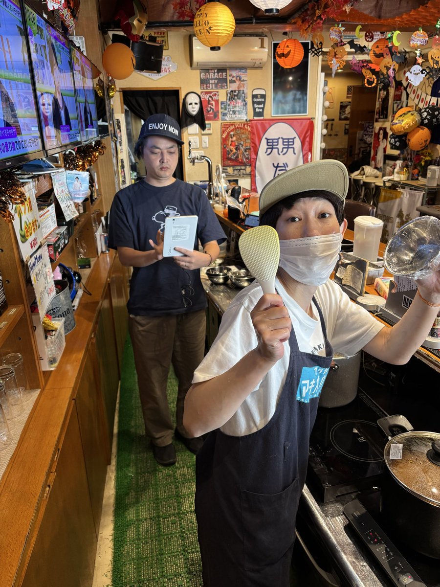 caligarimakio's tweet image. 三軒茶屋カリガリマキオカリー、今週末も毎日営業予定です。

本日(10日)は牧野ステテコ、元ピスタチオ小澤、かもめんたる槙尾

明日(11日)は牧野ステテコ、みそ市川

12(日)はSHUNSUKE、レオタードゆり、かもめんたる槙尾

13(月・祝)はSHUNSUKE、かもめんたる槙尾

が出勤予定です🍛

#マキオカリー
