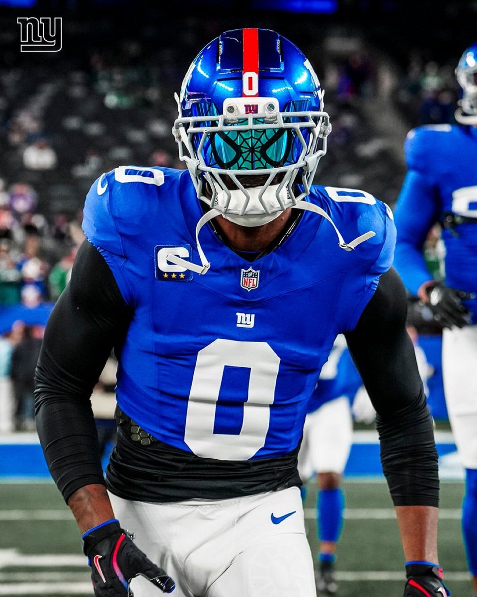 #GIANTS PASS RUSHER BRIAN BURNS HAS ONE OF THE COLDEST VISORS EVER.

SPIDA.

🕷️🕷️🕷️🕸️🕸️🕸️