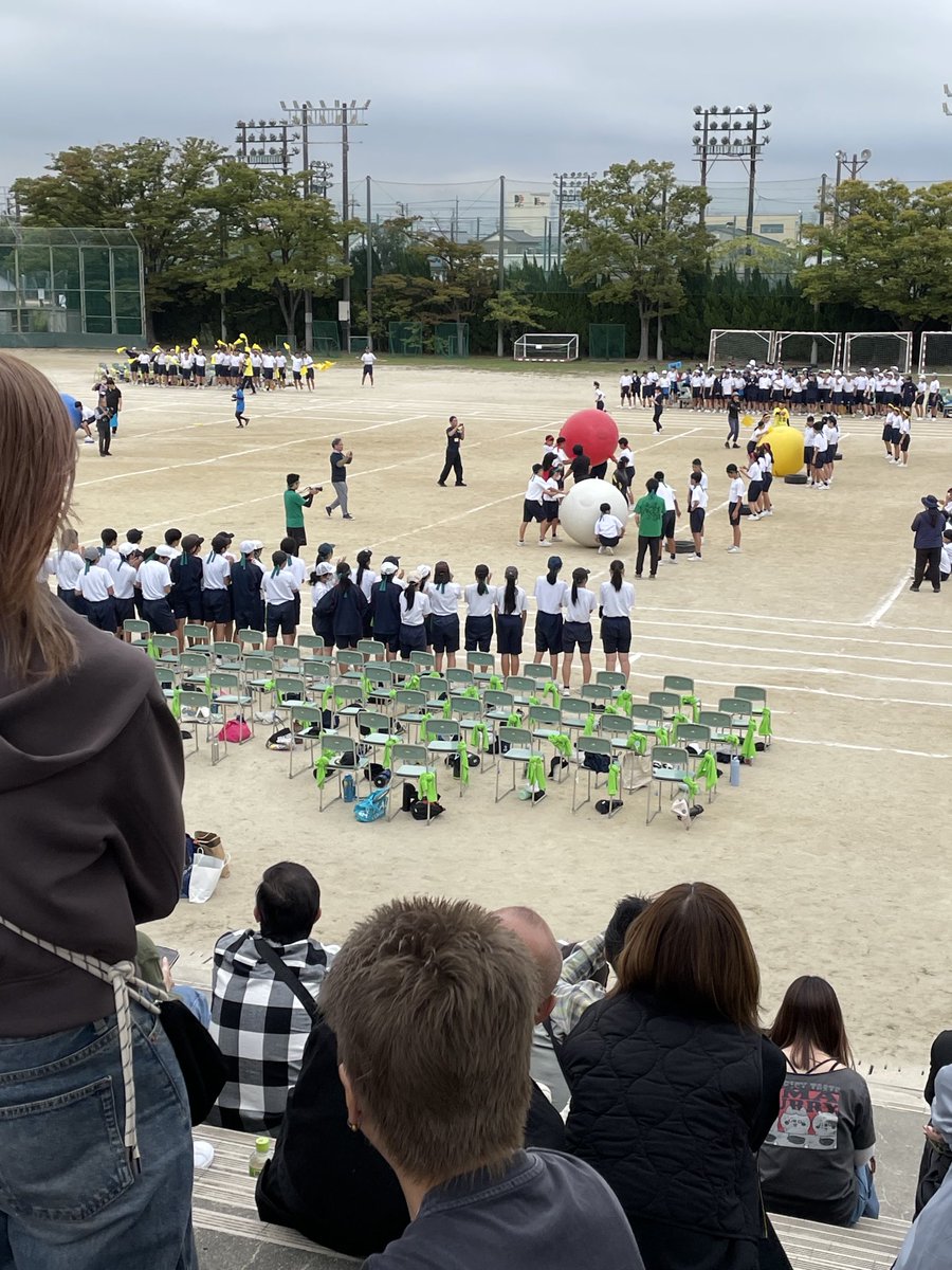 新川中学校
体育祭
平日ながら
観客多し