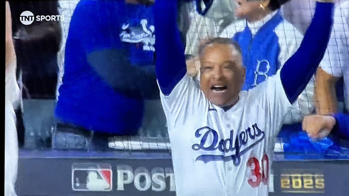 SylentMayhem's tweet image. The LA @Dodgers beat Phillies 3-1 in the NLDS Series and move on to the NLCS!!! 🔥🔥🔥

VIVA LOS DOYERS!!! 🙌🏾🙌🏾🙌🏾 🇺🇸🇺🇸🇺🇸