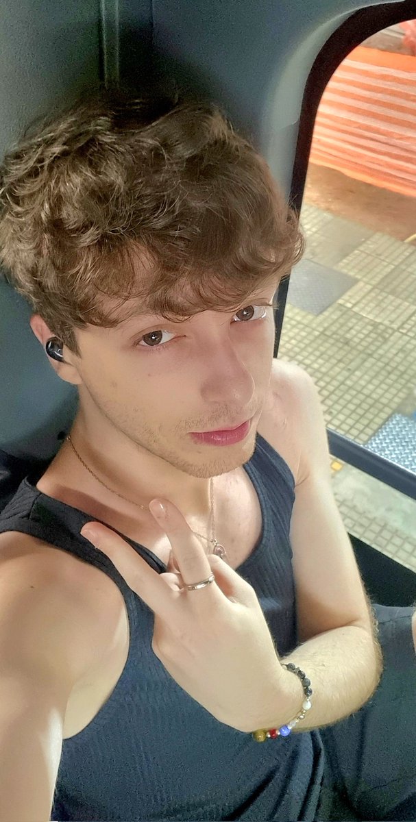 Henrymoon tweet media