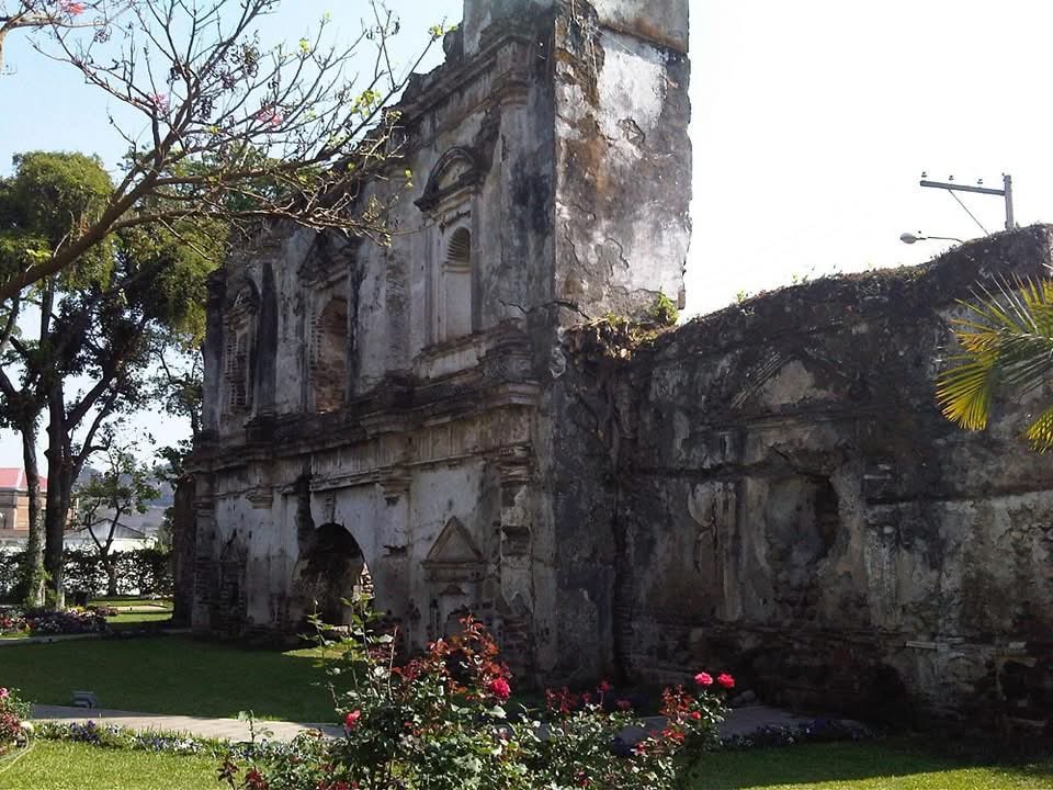 9 octubre 1762.

Un temporal causó el desbordamiento del río Tulujá y destruyó el pueblo de San Miguel Petapa. Se dividió en dos:

–Los indios trasladaron San Miguel Petapa a su ubicación actual.
–Los mulatos, criollos y mestizos fundaron al oeste la Villa Nueva de la Concepción.