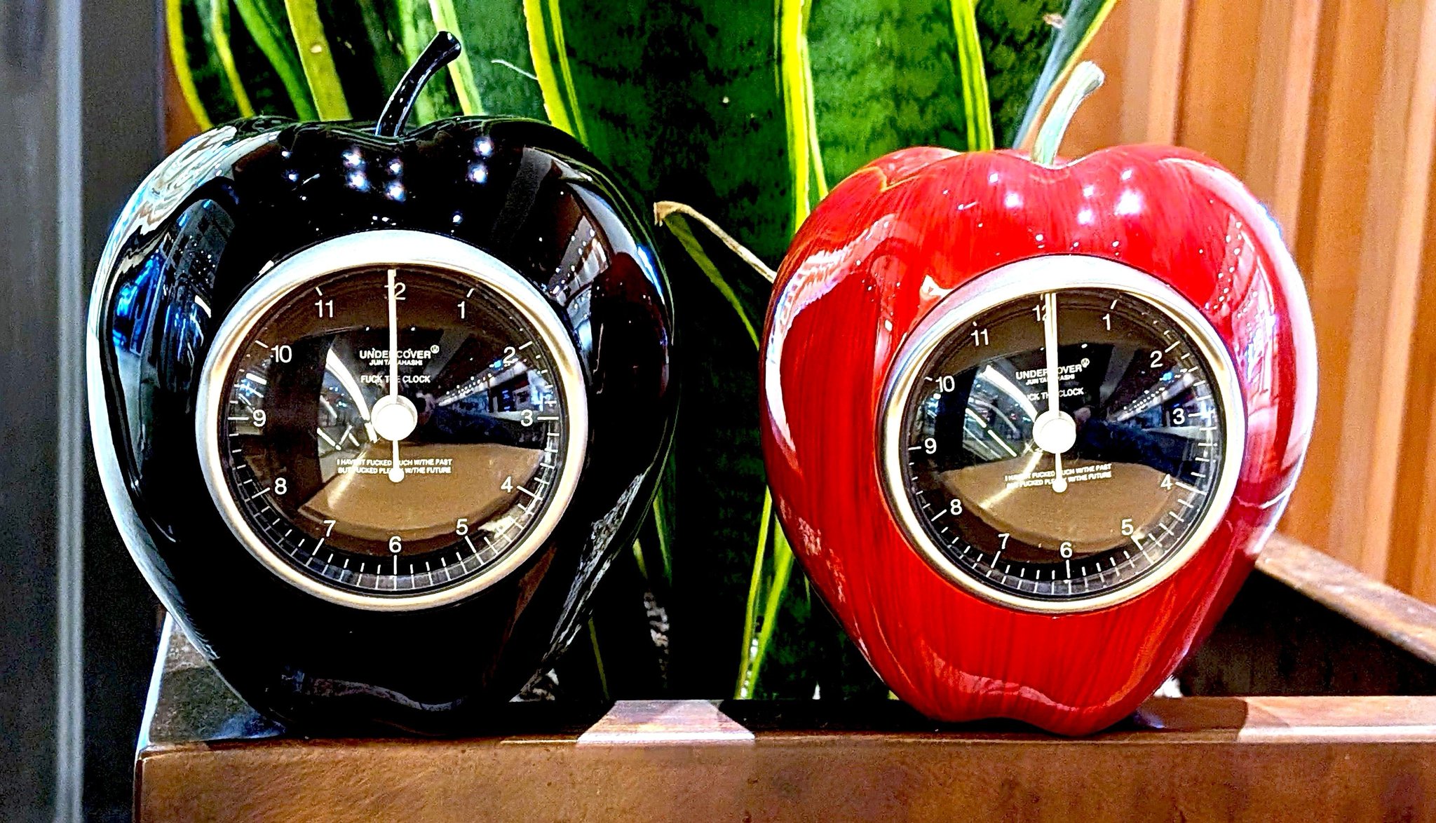 GILAPPLE CLOCK アンダーカバー メディコムトイ コラボ UNDERCOVERの「GILAPPLE CLOCK」がDOROTHY HENDRICKSと