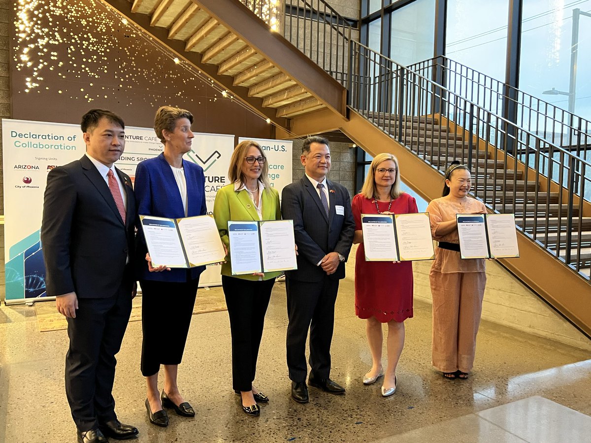 azcommerce's tweet image. The ACA, @ASU, &amp;amp; @cityofphoenix signed a Declaration of Collaboration with Taiwan Digital Health Industry Development Association to launch the Taiwan AI Smart Health Showcase Center, supporting Taiwan-based health care companies expanding into the U.S..