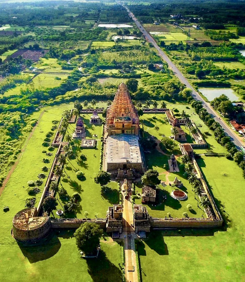 bharatkemandir's tweet photo. 11th Century Arulmigu Peruvudaiyar Thirukovil (Gangaikonda Chozhapuram), Tamilnadu. https://t.co/nVLWQm8695