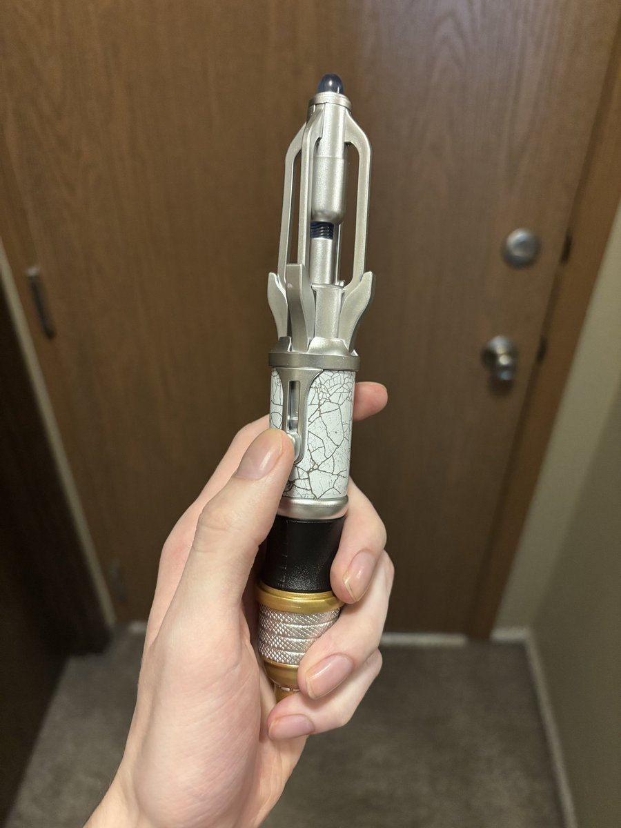 iBeckTech's tweet image. I did get the @bbcdoctorwho 14th Doctor’s Sonic Screwdriver in the mail today. Looks pretty cool! #DoctorWho