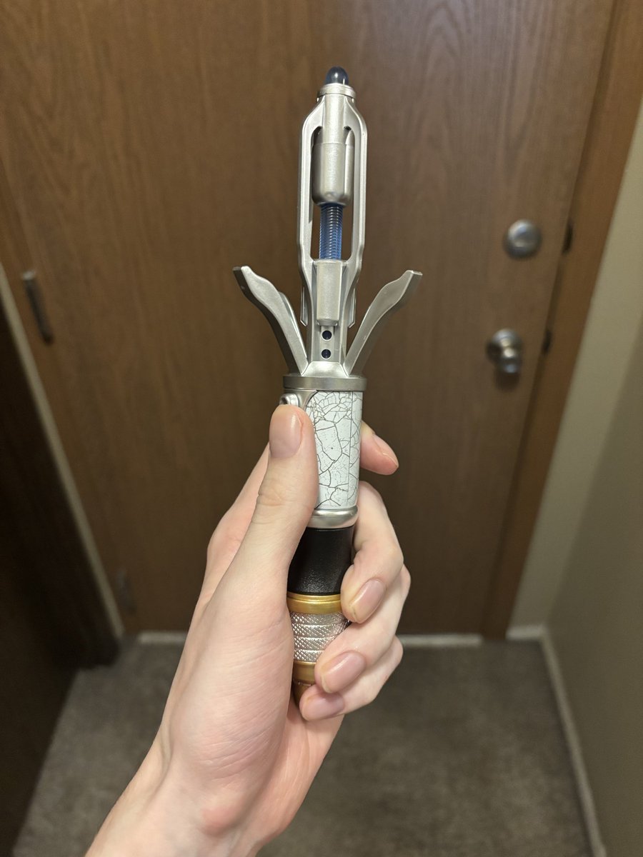 iBeckTech's tweet image. I did get the @bbcdoctorwho 14th Doctor’s Sonic Screwdriver in the mail today. Looks pretty cool! #DoctorWho
