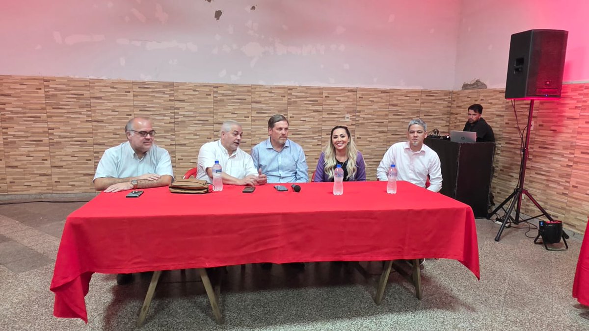 julioullon's tweet image. 📍 Seccional 16 - Asunción
Hoy compartí una grata reunión con ex compañeros de trabajo del Ministerio de Salud Pública y Bienestar Social, junto a funcionarios y médicos integrantes de la Asociación de Médicos Colorados del Paraguay, organismo auxiliar de la Junta de Gobierno…