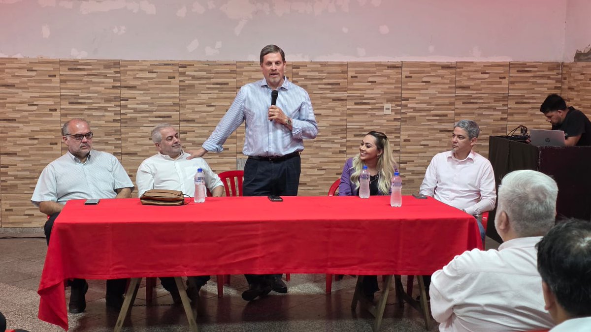 julioullon's tweet image. 📍 Seccional 16 - Asunción
Hoy compartí una grata reunión con ex compañeros de trabajo del Ministerio de Salud Pública y Bienestar Social, junto a funcionarios y médicos integrantes de la Asociación de Médicos Colorados del Paraguay, organismo auxiliar de la Junta de Gobierno…