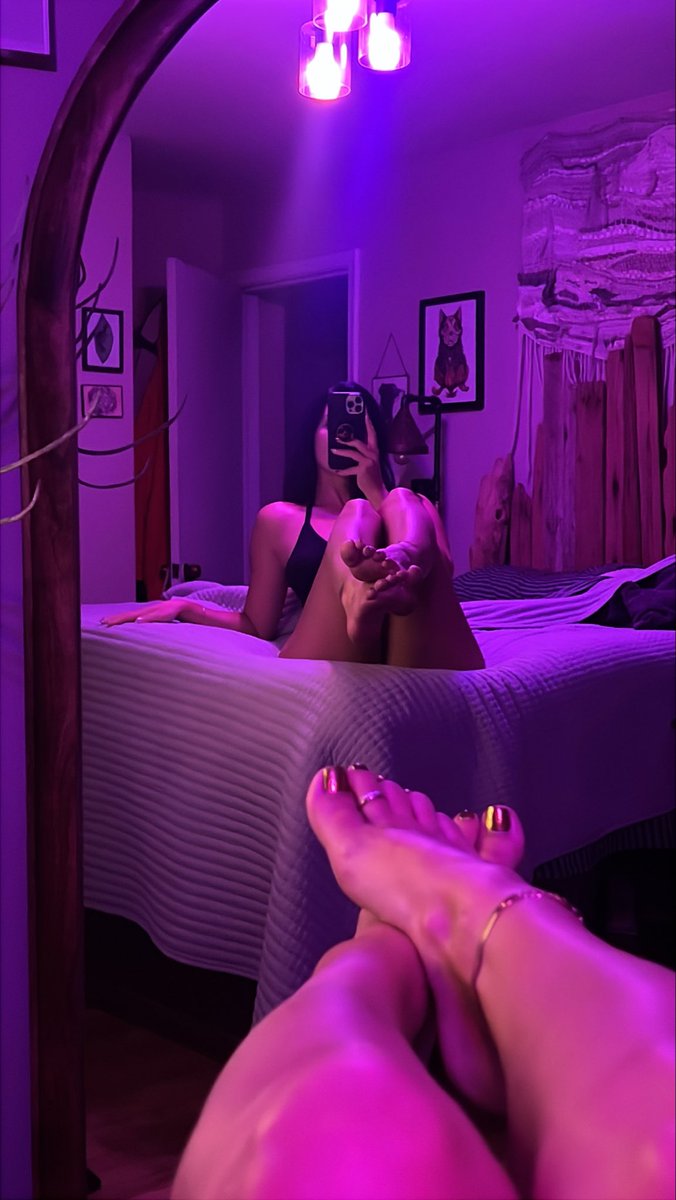 Where are my sick, pathetic little foot cucks at?

#fincuck #finsub #cuck #footsub #footlover #feetfetısh #footworship #domme #petplay #toes #pathetic