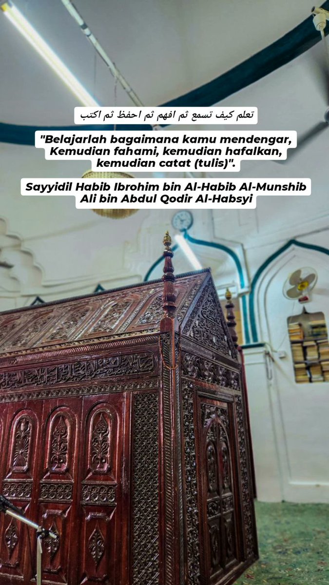 zein_7770's tweet image. تعلم كيف تسمع ثم افهم ثم احفظ ثم اكتب

"Belajarlah bagaimana kamu mendengar, Kemudian fahami, kemudian hafalkan, kemudian catat (tulis)".

Sayyidil Habib Ibrohim bin Al-Habib Al-Munshib Ali bin Abdul Qodir Al-Habsyi