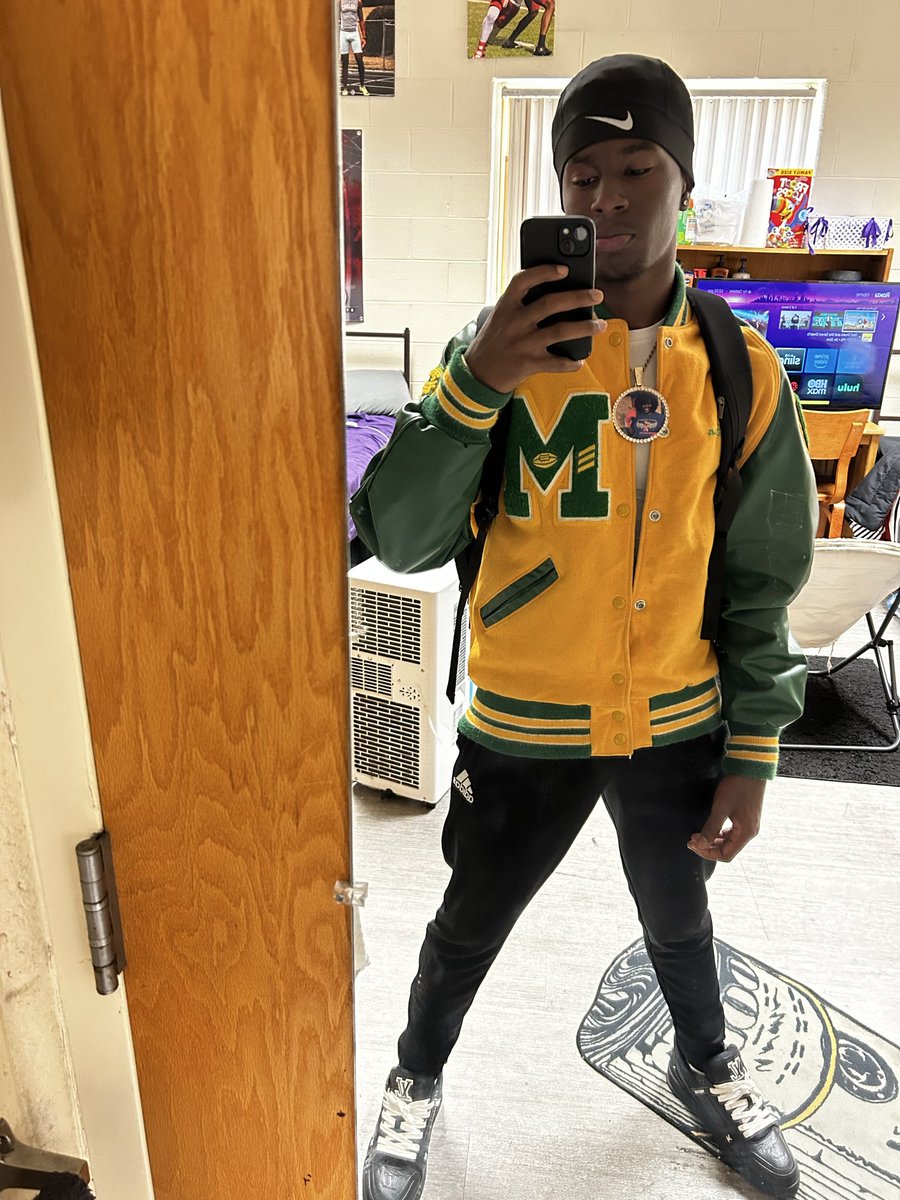 luhcapalxt's tweet photo. lowkey starting to fw the taper https://t.co/bCQQULgQ0m
